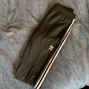 Adidas retrostyle Sweatpants - pleated, size Small